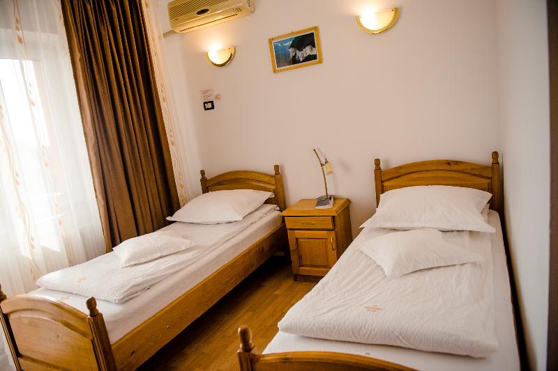 Cazare in Baile Felix - PENSIUNEA ROUA - Arad